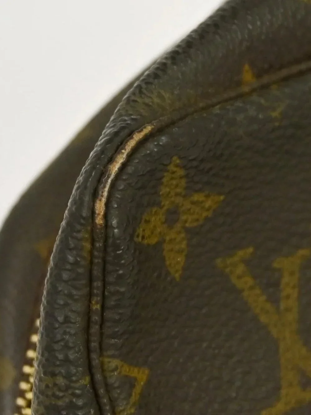 LOUIS VUITTON TROUSSE TOILETTE 23 COSMETIC POUCH